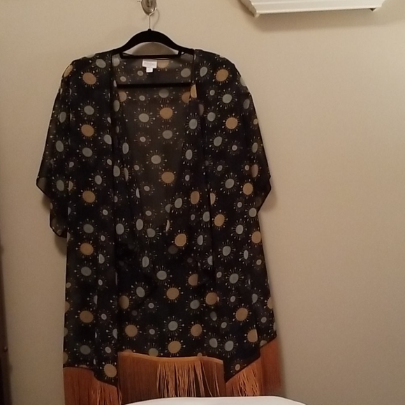 Lularoe Kimono with fringe - Picture 2 of 4